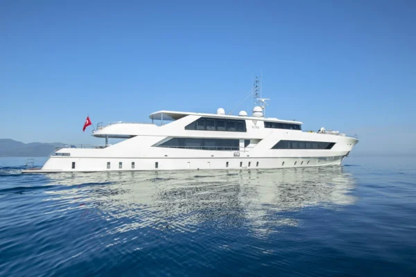 Vetro luxury motor yacht - Opus Yachting
