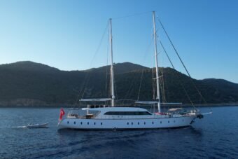 Queen of Makri sailing yacht