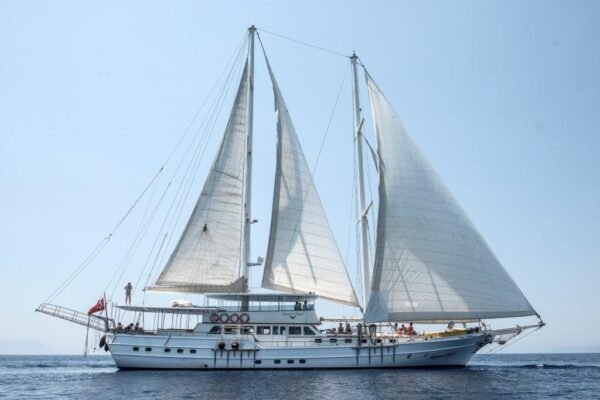 opusyachting_motor_sailer_aegean_clipper_full_sailing_photo