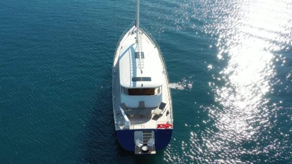opus-yachting-sailing-yacht-viaggio-2-exterior-stern-deck-photo