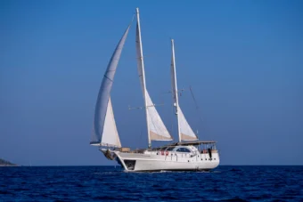 Motor sailer luxury fleet - Opus Yachting