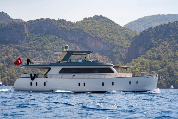 Trawler charter Alegria yacht - Opus Yachting