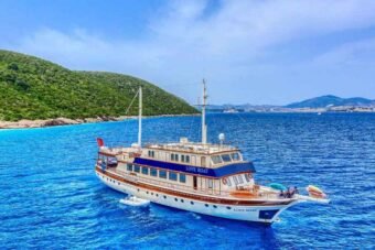 Luxury yacht charters for larger groups - Opus yachting