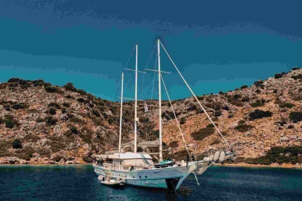 Luxury yacht charters with jacuzzi - Opus Yachting
